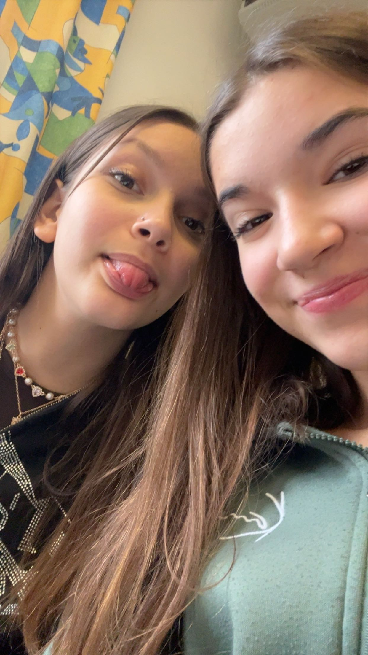 Ein Selfie von 2 Mädchen