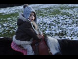 Kleines Kind auf einem Pony